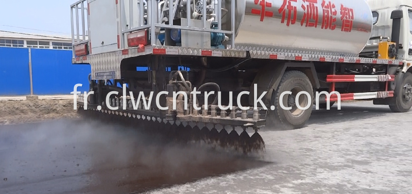 bitumen sprayer engine working